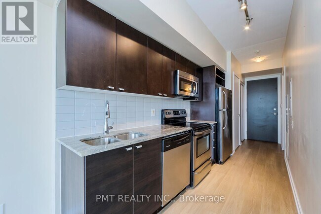 Photo du bâtiment - 105 The Queensway