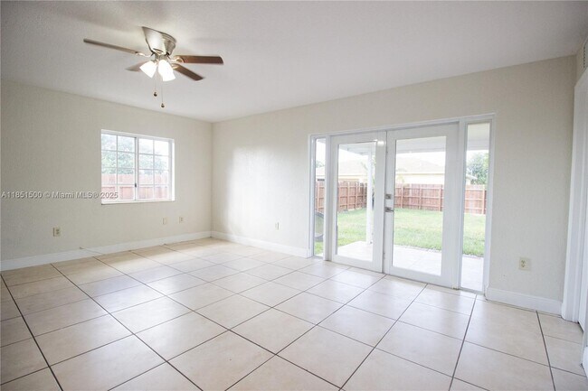Foto del edificio - 15650 NW 39th Ct