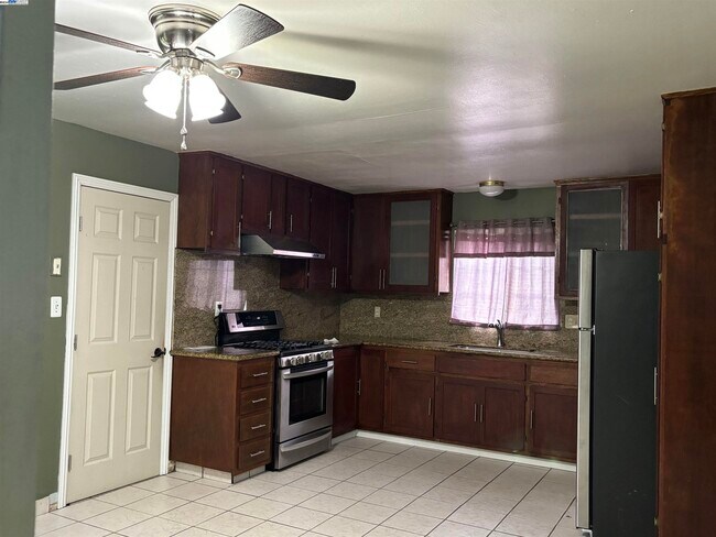 Building Photo - 6253 Tourraine Dr