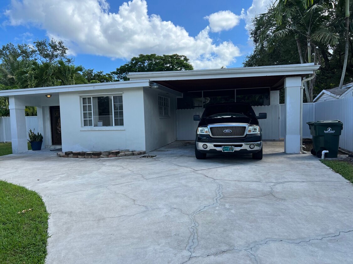 Primary Photo - 6550 SW 53rd Ter
