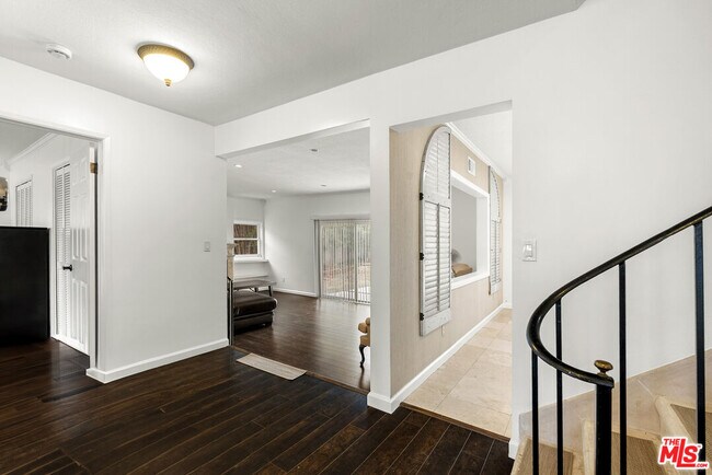 Foto del edificio - 8309 Denise Ln