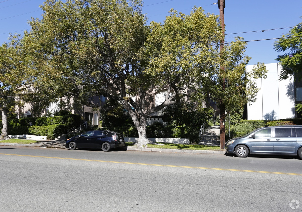 Building Photo - 10809 Camarillo St