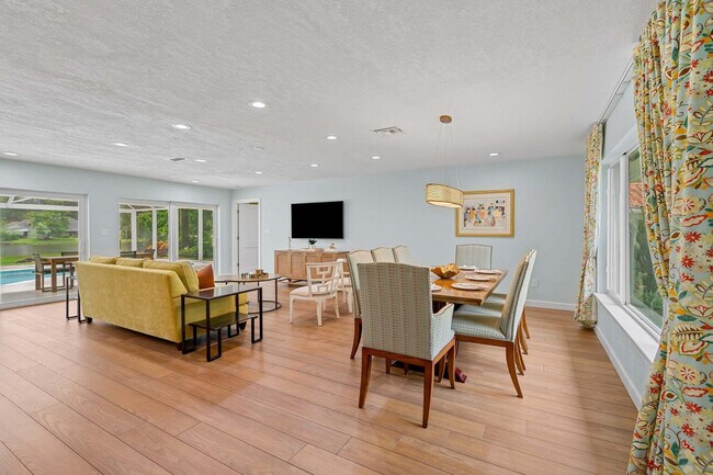 Foto del edificio - 2218 Kings Lake Blvd