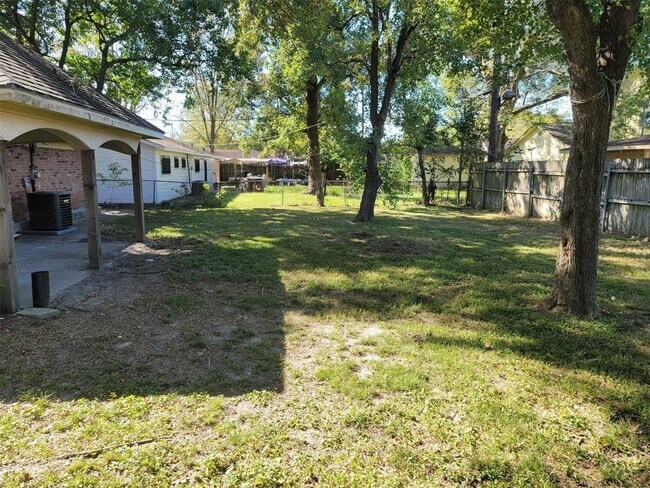 Foto del edificio - 1527 Debeney Dr