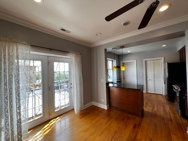 Foto del edificio - 2707 W Glenlake Ave
