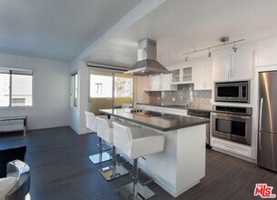 Building Photo - 131 S Maple Dr