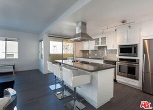 Building Photo - 131 S Maple Dr
