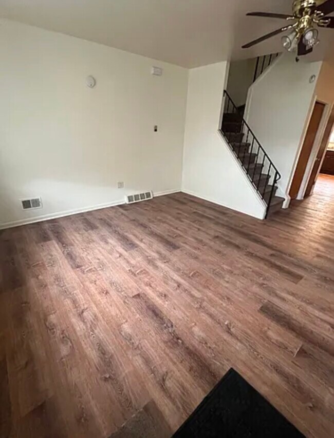 Sala de estar - 1513 W Thompson St