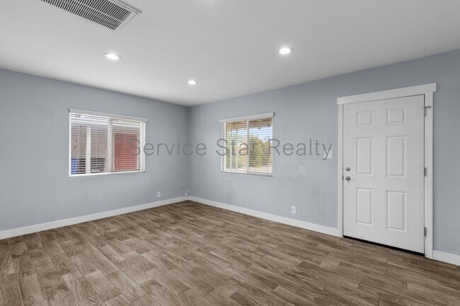Building Photo - 4138 N 3rd Ave