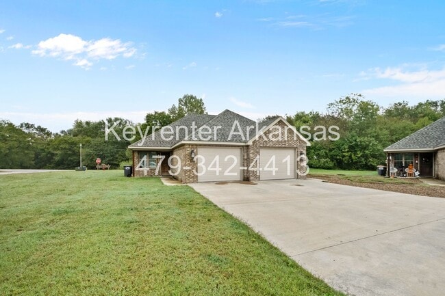 Building Photo - 445 Oakwoods Dr