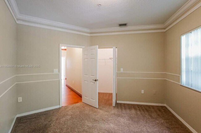 Foto del edificio - 5620 NW 114th Path