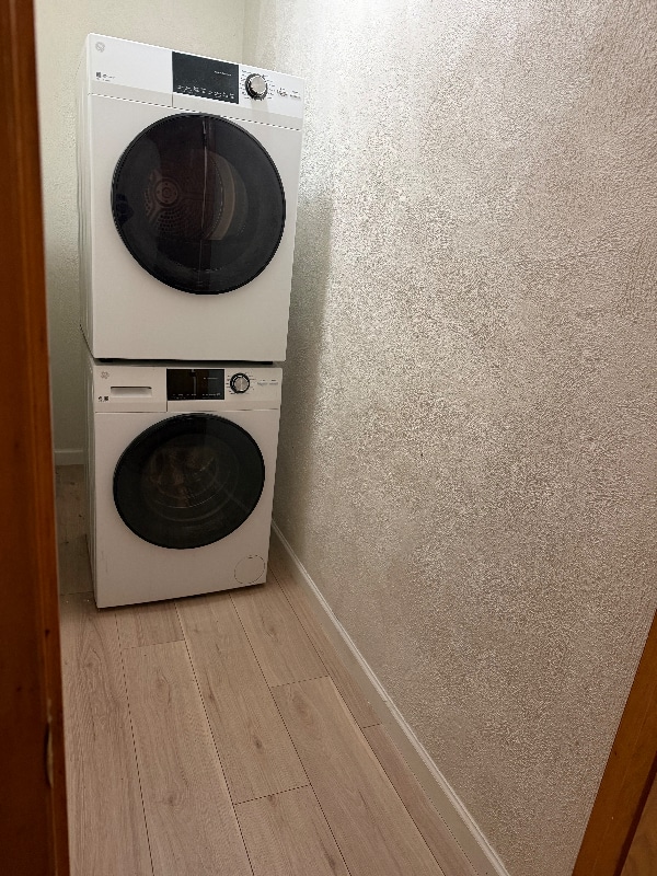 Building Photo - 114 Charger St