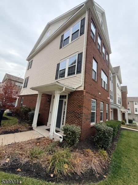 Foto principal - 101 Truman Dr