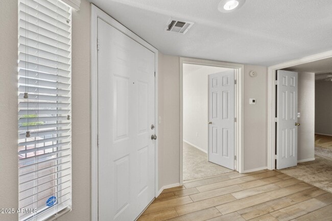 Foto del edificio - 9736 N 95th St