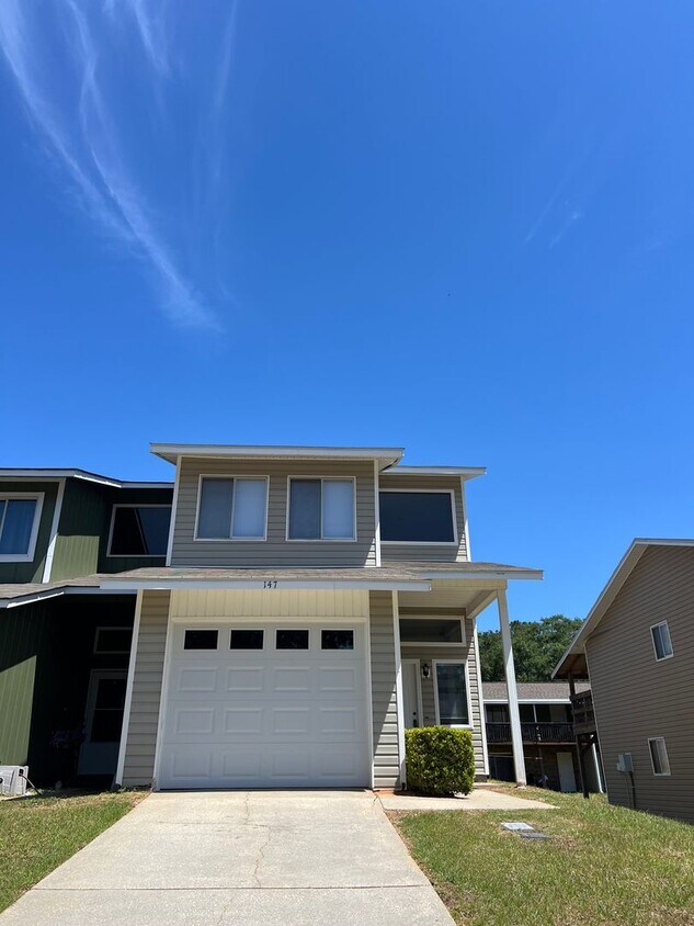 Primary Photo - 147 Woodfield Pl