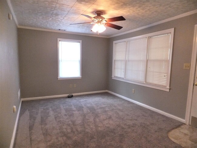 Foto del edificio - 214 Edgewood Dr