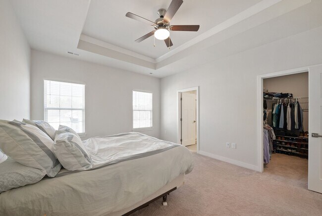 Building Photo - Available mid-July! Gorgeous townhome in 7...