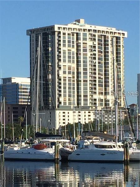 Building Photo - 1 Beach Dr SE