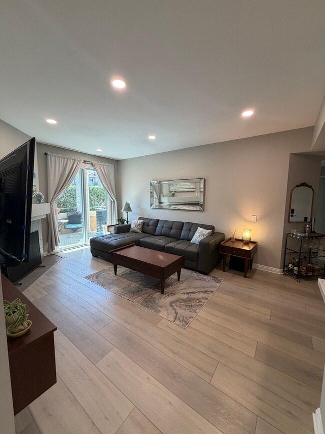 Building Photo - 2150 Camino de la Reina