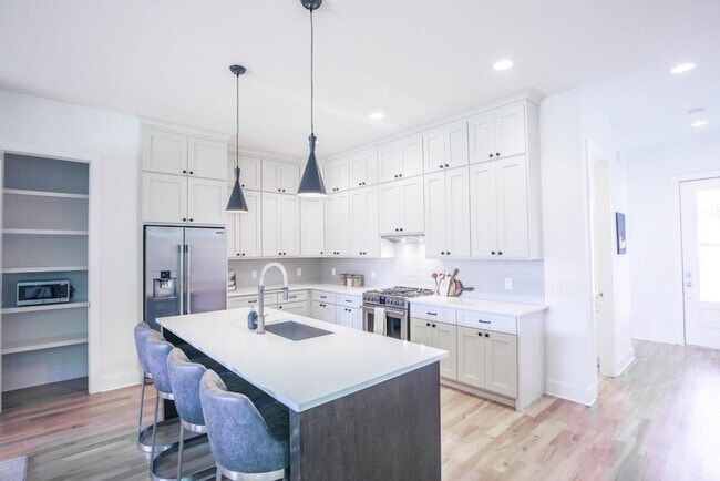 Foto del edificio - Nations Neighborhood, 4 Bedroom house!