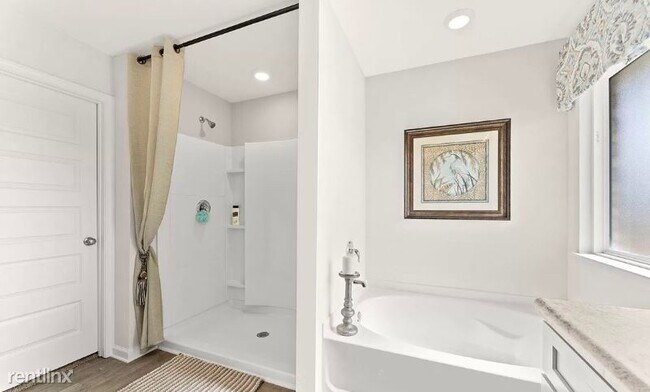 Building Photo - 4 br, 2 bath House - 3996 Millicent Ln