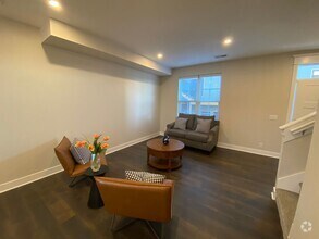 Building Photo - 7630 Park Dr