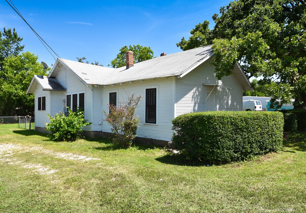 Foto principal - 2700 Woodlawn Blvd