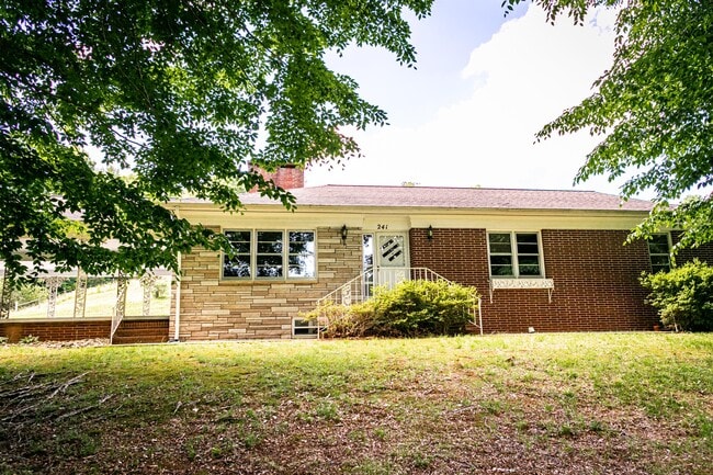 Building Photo - 241 Roberts Ln