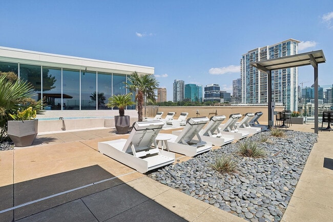 Luxurious Pool Deck with Skyline Views - 1400HiLine
