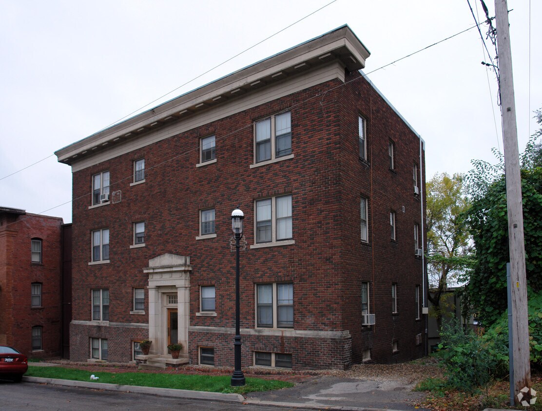 Primary Photo - 1512 Park St