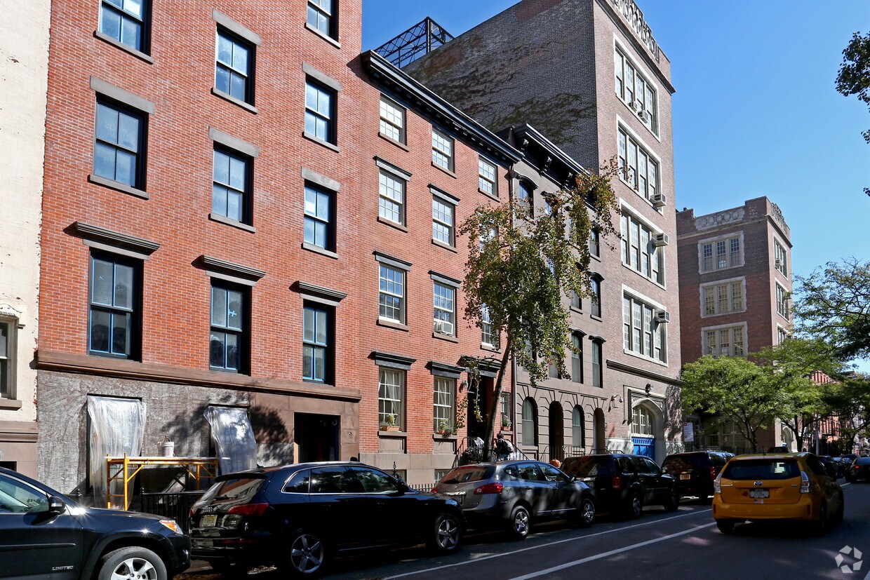 Building Photo - 331 W 20th St