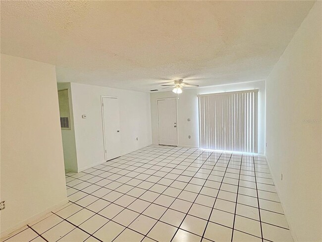 Foto del edificio - 4151 Spitfire Ave