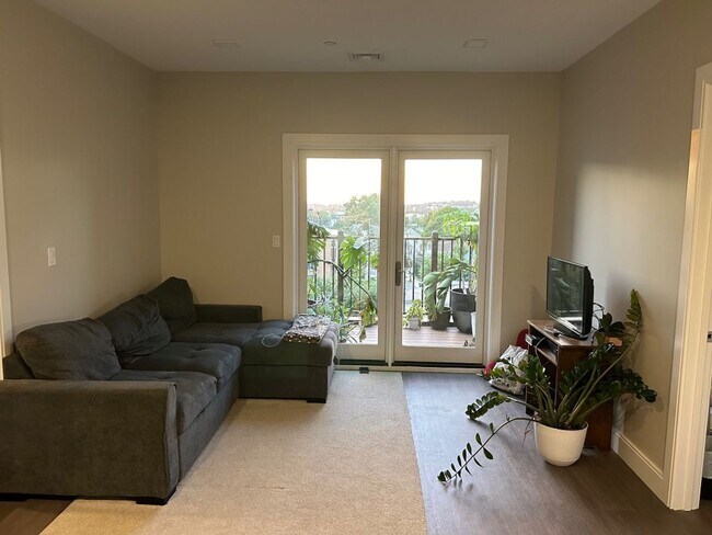 Foto del edificio - Luxury Condo Style 2 Bed plus, 2 Bath Apartment!