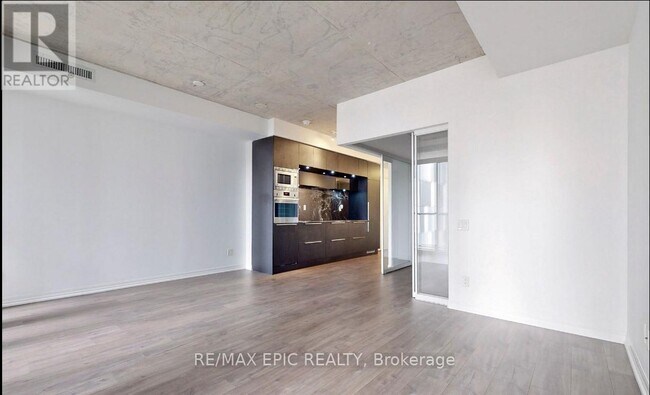 Building Photo - 88 Blue Jays Way