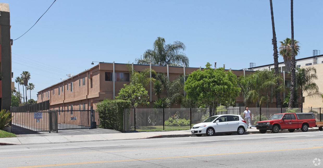 Building Photo - 7631 Laurel Canyon Blvd