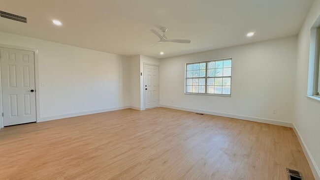 Building Photo - Fully Remodeled Home Near Penn and NW Expressway