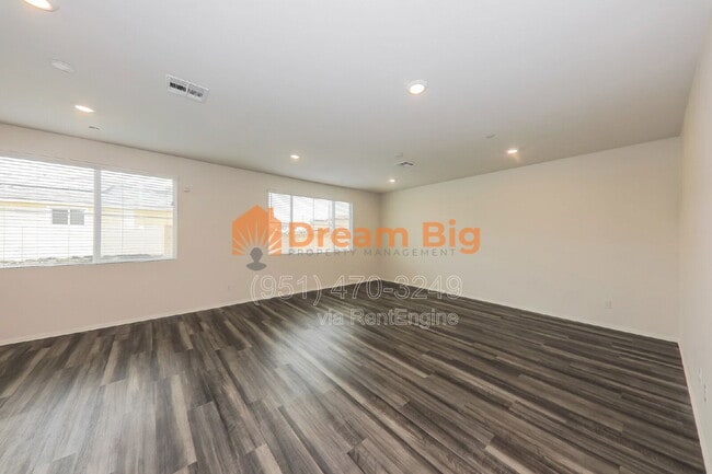 Foto del edificio - 24712 Hudson St