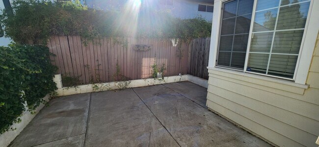 Foto del edificio - 3 Bedroom Elk Grove Home