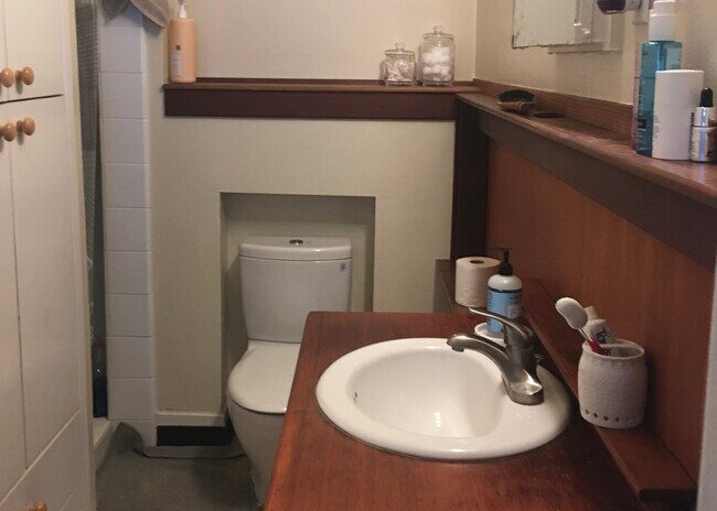 Foto del edificio - 100 Jarboe Ave