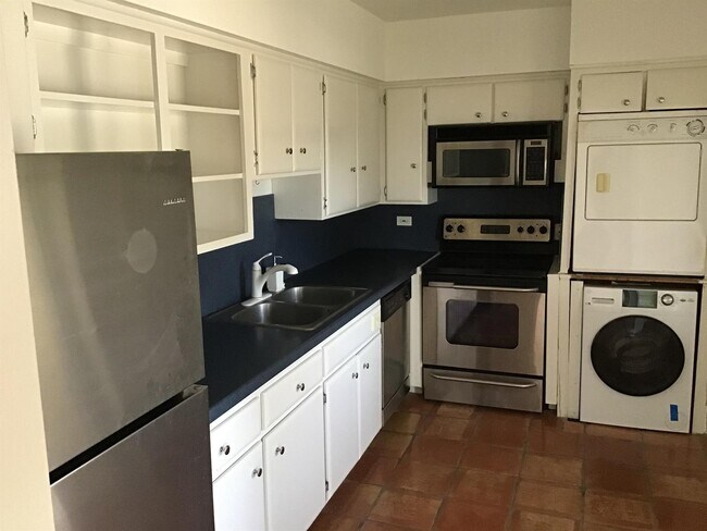 Building Photo - 4806 N Flagler Dr