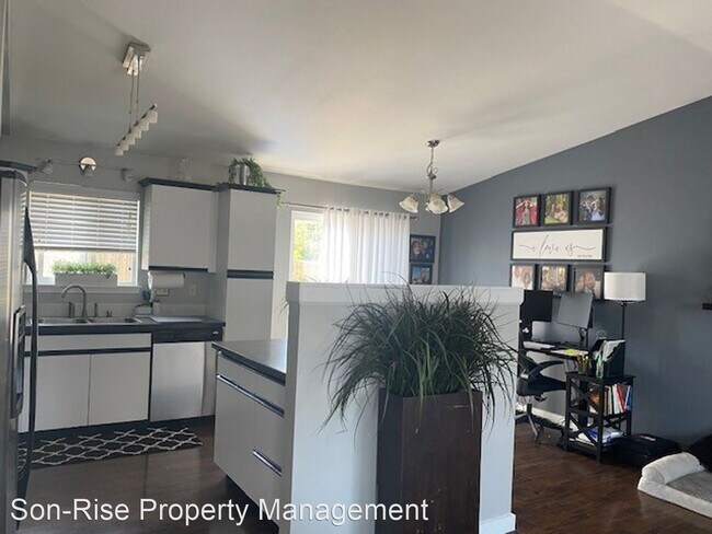 Foto del edificio - 3 br, 1 bath House - 6123 Della Dr.