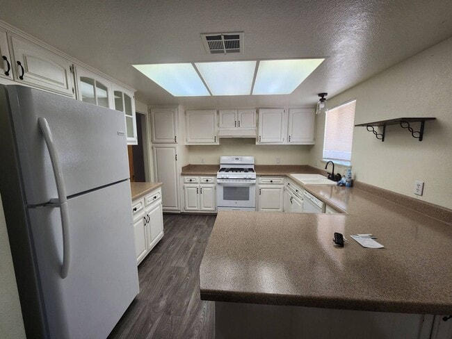 Building Photo - 73939 Desert Dunes Dr