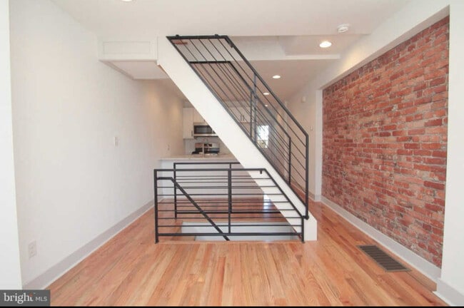 Building Photo - 2527 E Gordon St