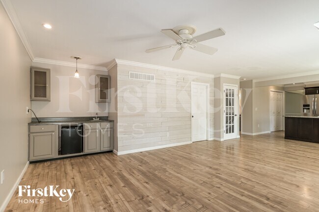 Foto del edificio - 721 Cedar Glen Dr
