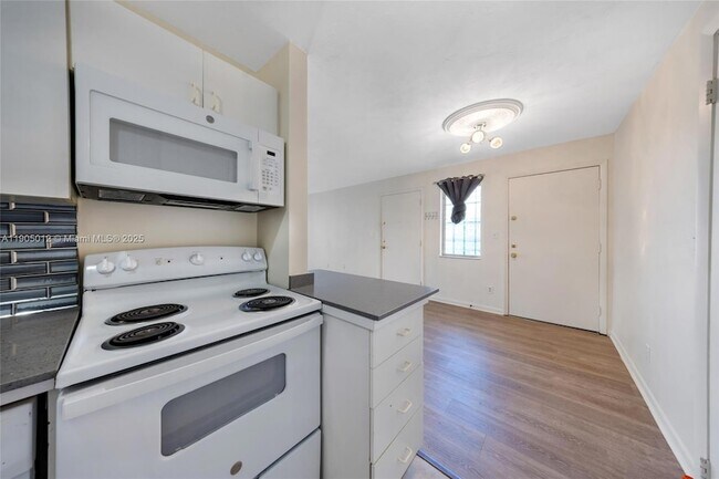 Foto del edificio - 8701 SW 141st St