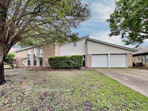 Building Photo - 5668 Jamaica Cir