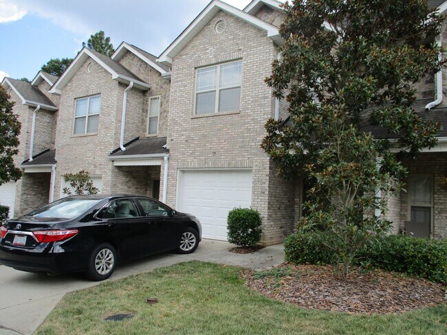 Foto del edificio - Brick 3 bedroom townhouse for rent in desi...