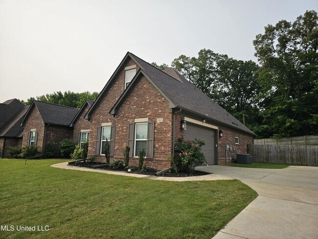 Foto del edificio - GARDENS AT SNOWDEN GROVE, 5 bedrooms!