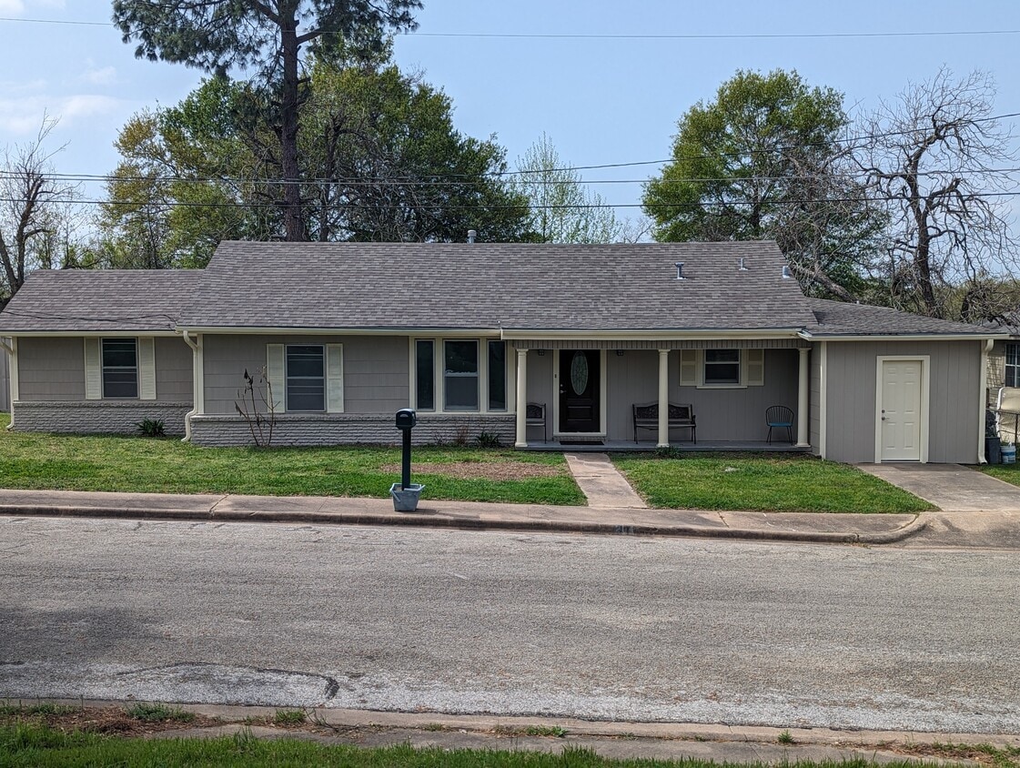 204 Joseph St, Brenham, TX 77833 House Rental in Brenham, TX