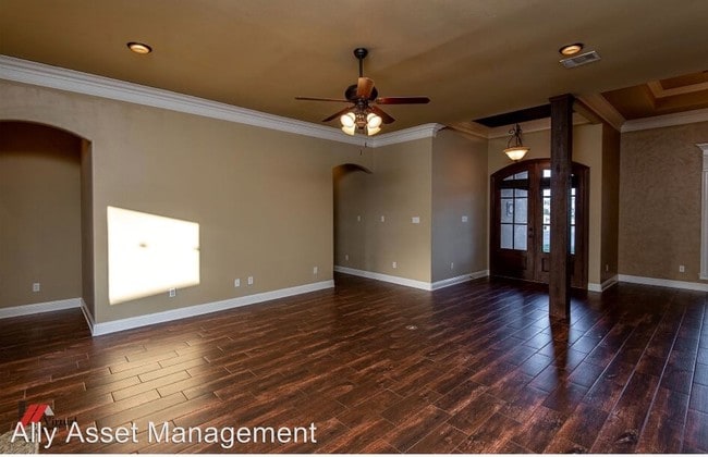 Building Photo - 4 br, 3 bath House - 579 Chinquipin Dr.
